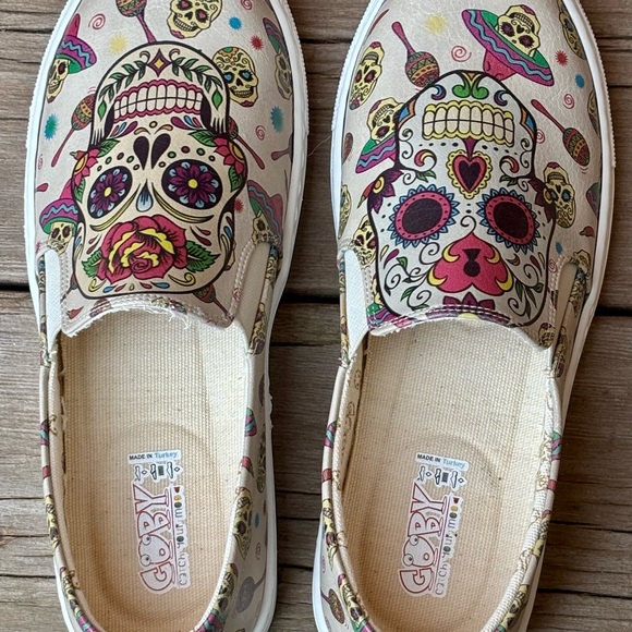 Goby Shoes Sugar Skulls Slip On Flats Fashion Sneakers Sz 8 EU 39 - Picture 3 of 8